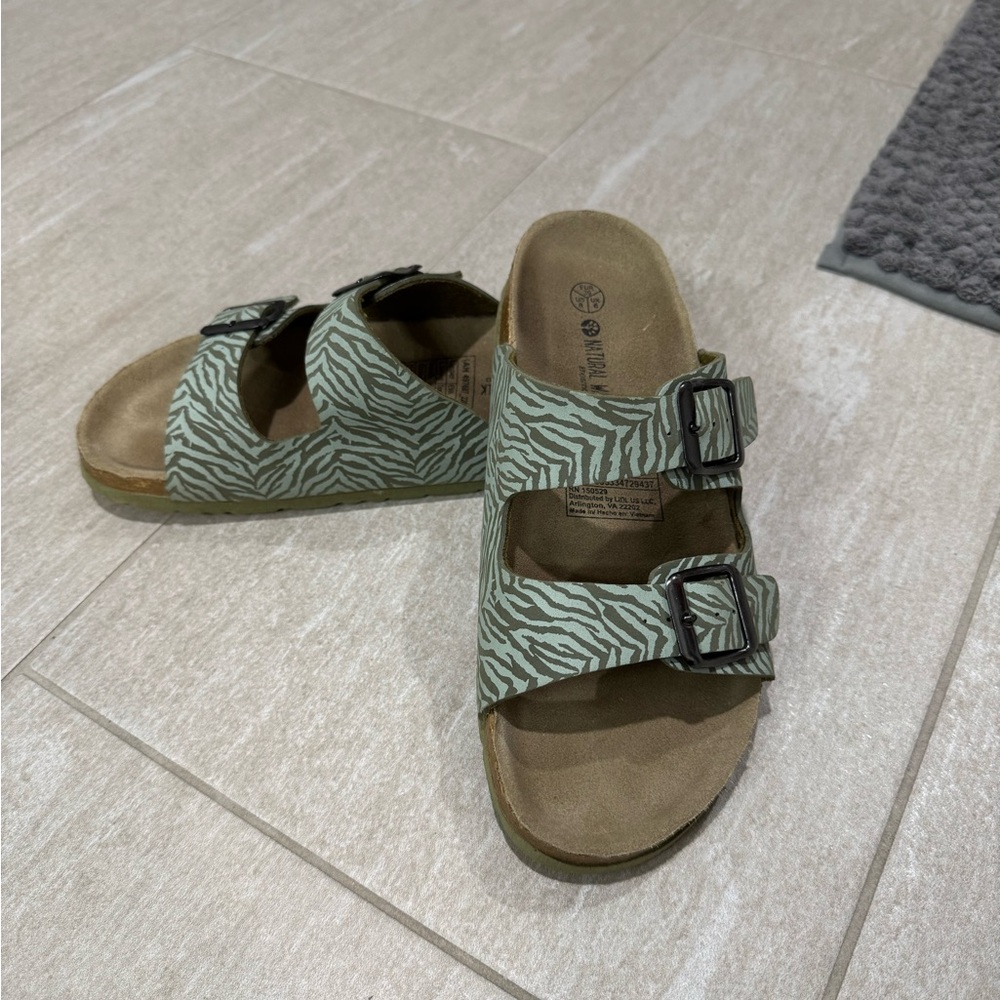 🌴Green and Brown Sandals with Wide Straps and Adjustable Buckles🌴